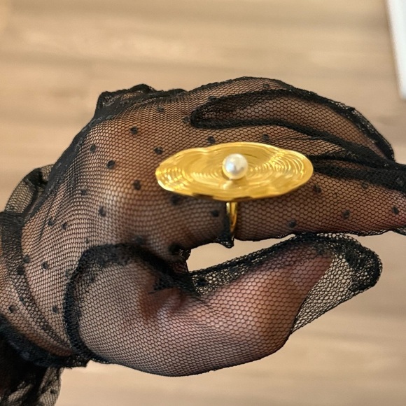 ✨ Gold Statement Ring with Pearl Accent ✨ - Picture 8 of 12